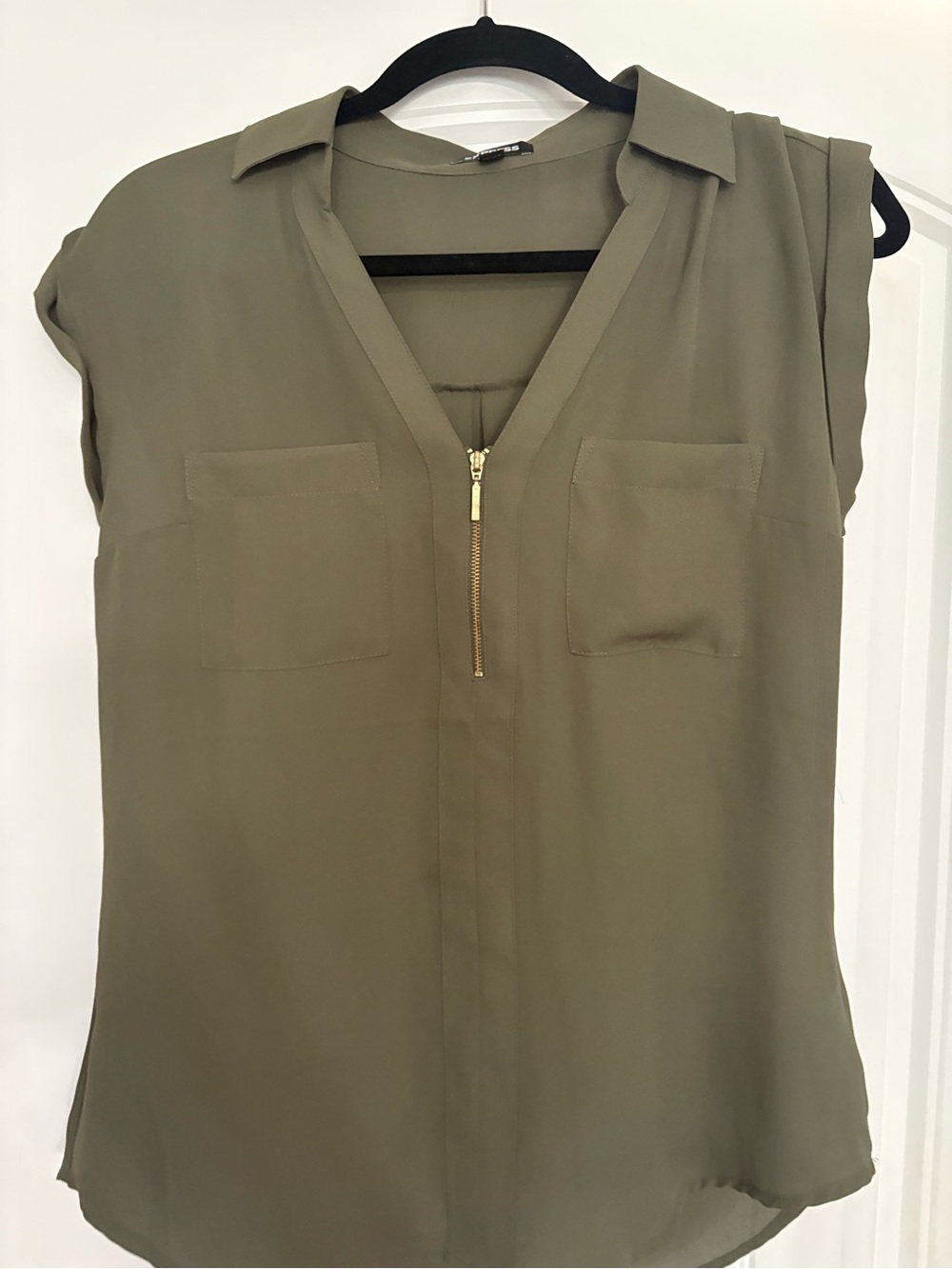 EUC Express Olive Sleeveless Zip Front Blouse size small